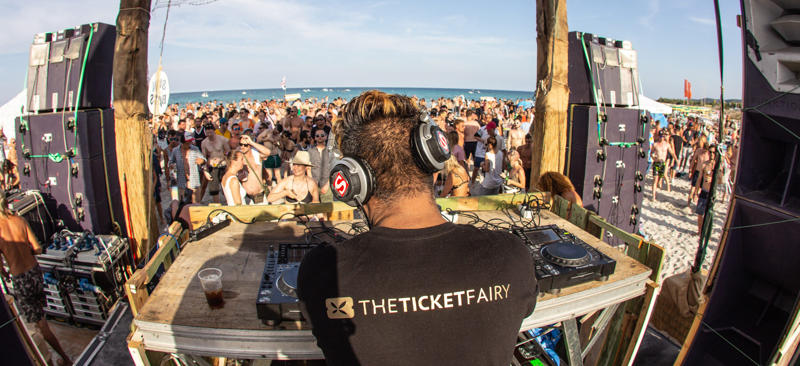 Rit Locus performs at La Cinta Beach. SUNANDBASS 2024.
